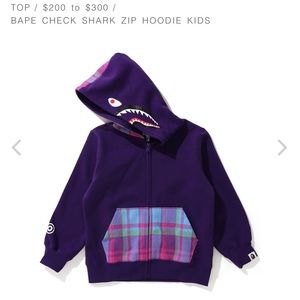BAPE SWEATER KIDS SIZE 160 ( CAN FIT SMALL FEMALES I AM 5’5 113 POUNDS)
